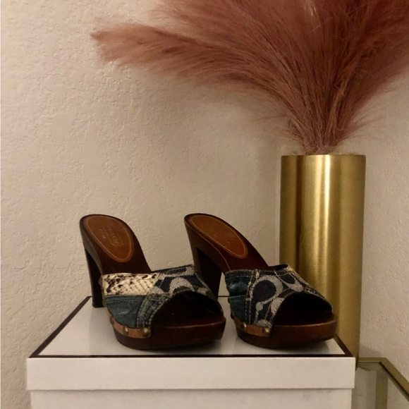 COACH | Slip Ons - Picture 3 of 5